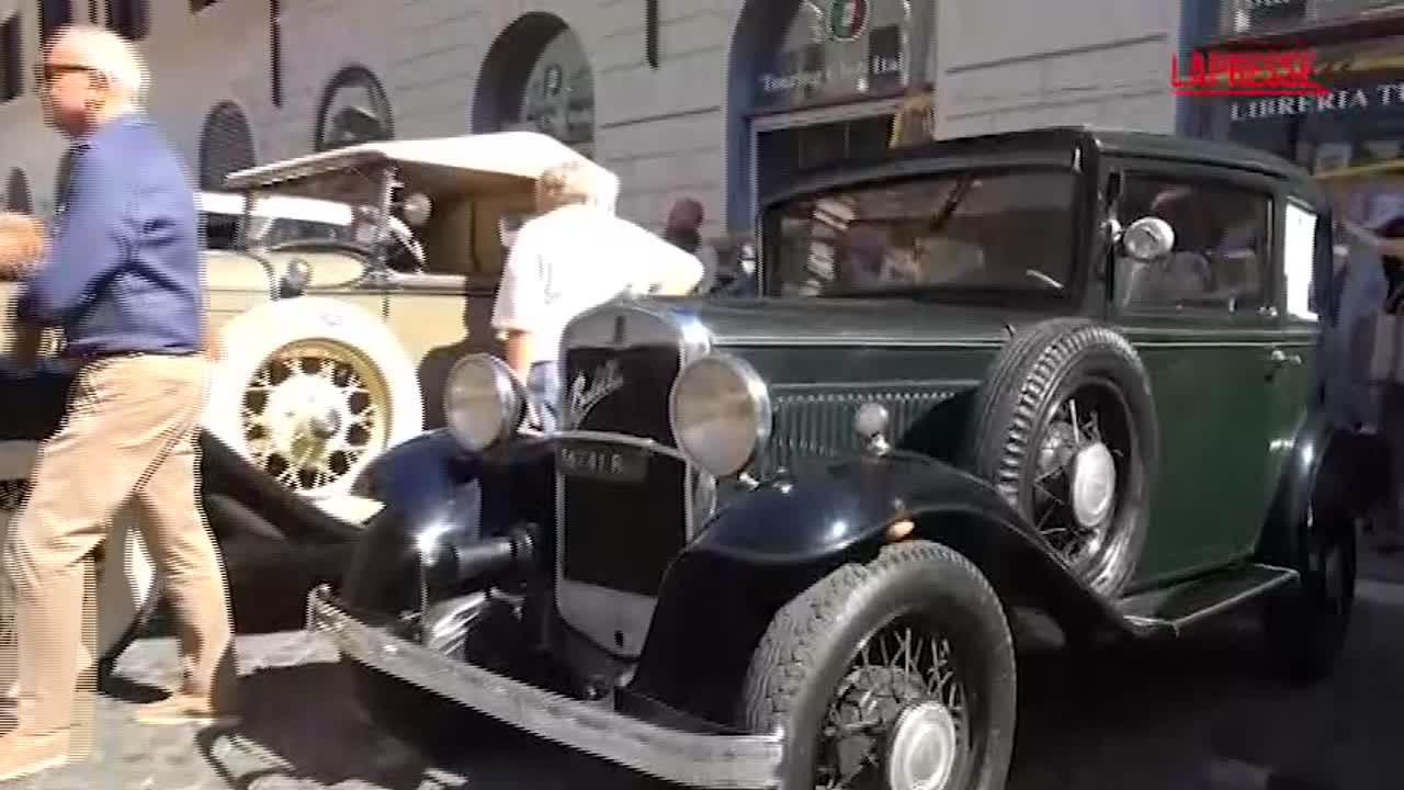 roma sfilata di auto d epoca per beneficenza nel centro storico da Lapresse.it roma sfilata di auto d epoca per beneficenza nel centro storico