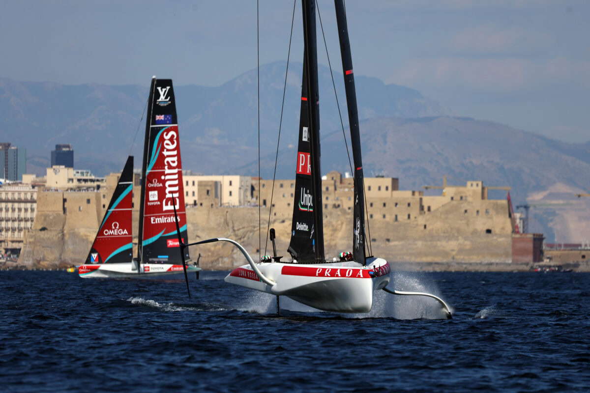 Galleria foto 'America’s Cup, Luna Rossa domina il match race con la New Zealand e trionfa a Napoli: le foto della giornata' - foto 6