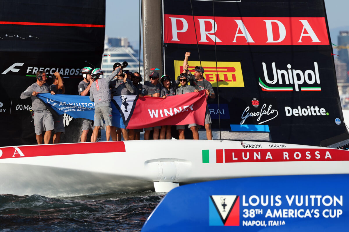 Galleria foto 'America’s Cup, Luna Rossa domina il match race con la New Zealand e trionfa a Napoli: le foto della giornata' - foto 9