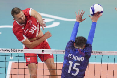 Mathis Henno schiaccia in partita Finale Europei volley, Polonia-Francia a Milano (Foto Claudio Furlan/LaPresse)