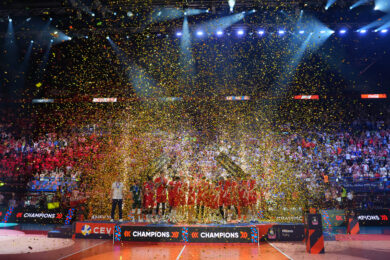 Vittoria Polonia, i festeggiamenti della squadra dopo aver vinto la Finale Europei volley, Polonia-Francia a Milano (Foto Claudio Furlan/LaPresse)