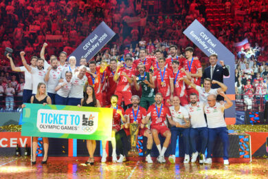 Vittoria Polonia, i festeggiamenti della squadra dopo aver vinto la Finale Europei volley, Polonia-Francia a Milano (Foto Claudio Furlan/LaPresse)