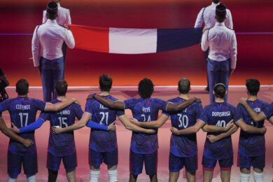 La Nazionale Francese di Volley durante l'inno alla Finale Europei volley, Polonia-Francia a Milano (Foto Claudio Furlan/LaPresse)