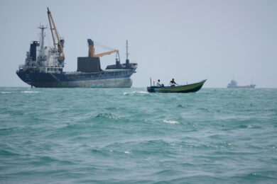 Iran, Teheran sullo Stretto di Hormuz: “Non faremo passi indietro su condizioni riapertura”