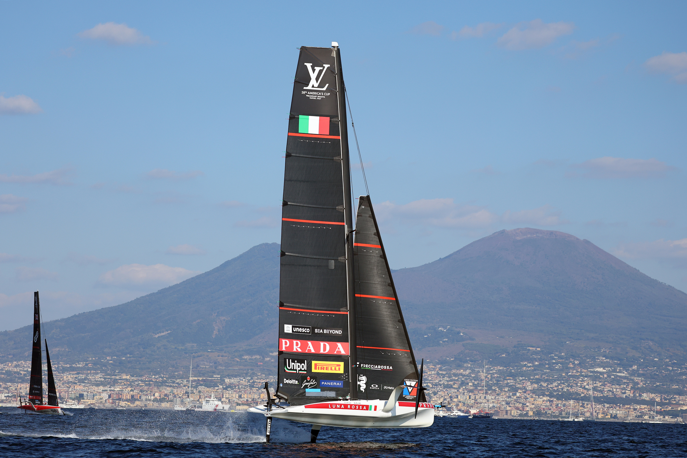 America’s Cup 2027, Luna Rossa vince le regate preliminari a Napoli: battuto Team New Zealand America’s Cup 2027, Luna Rossa vince le regate preliminari a Napoli: battuto Team New Zealand
