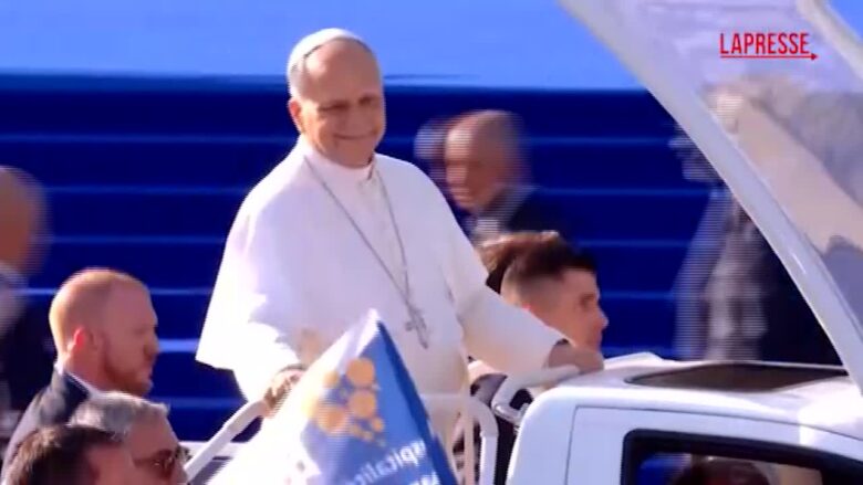 Il Papa a Lourdes: "Società cerca progresso e benessere ma dimentica orizzonte eternità"