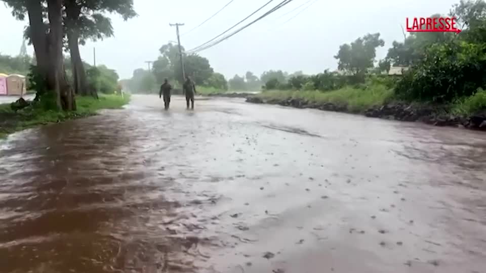 stati uniti piogge torrenziali alle hawaii fiumi di acqua e fango al posto delle strade da Lapresse.it stati uniti piogge torrenziali alle hawaii fiumi di acqua e fango al posto delle strade