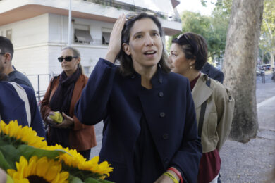 Elly Schlein arriva alla sentenza fuori dal tribunale di Roma ( Foto Cecilia Fabiano/ LaPresse)