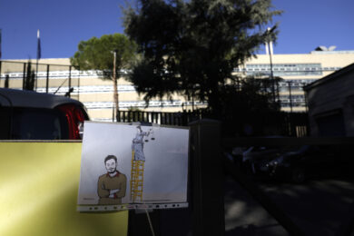 Cartello per giulio fuori dal tribunale di Roma ( Foto Cecilia Fabiano/ LaPresse)