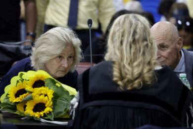 La madre di Giulio Paola Deffendi ed il padre Claudio Regeni in aula per la sentenza in tribunale di Roma ( Foto Cecilia Fabiano/ LaPresse)