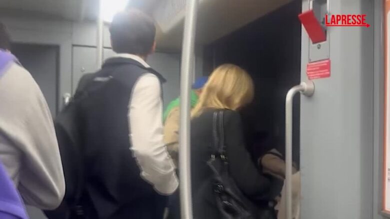 Milano, guasto alla M3: passeggeri evacuati sulla banchina