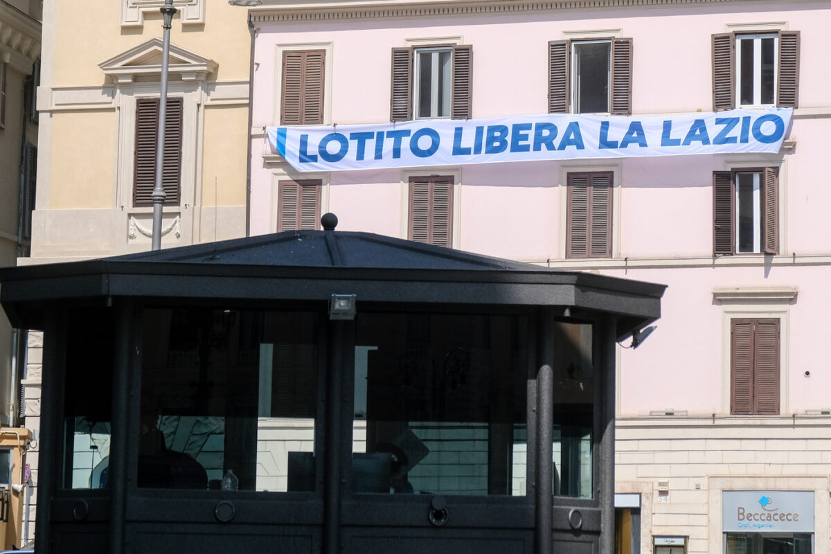 Minacce a Lotito per vendere la Lazio, Luigi Bisignani ascoltato dai pm Minacce a Lotito per vendere la Lazio, Luigi Bisignani ascoltato dai pm