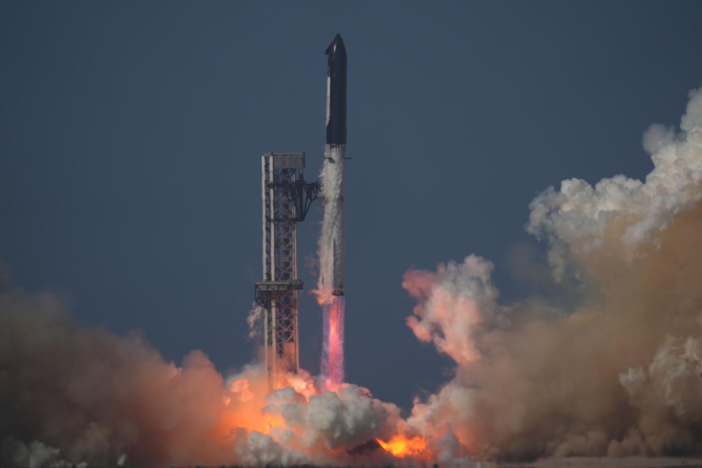 SpaceX lancia Starship per il primo test in orbita