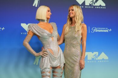 Paris Hilton e Nicky Hilton agli MTV Video Music Awards al Peacock Theater di Los Angeles (Foto di Jordan Strauss/Invision/AP)
