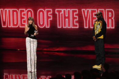 Taylor Swift riceve il premio MTV VMA Artist Director Honors durante gli MTV Video Music Awards al Peacock Theater di Los Angeles (Foto AP/Chris Pizzello)