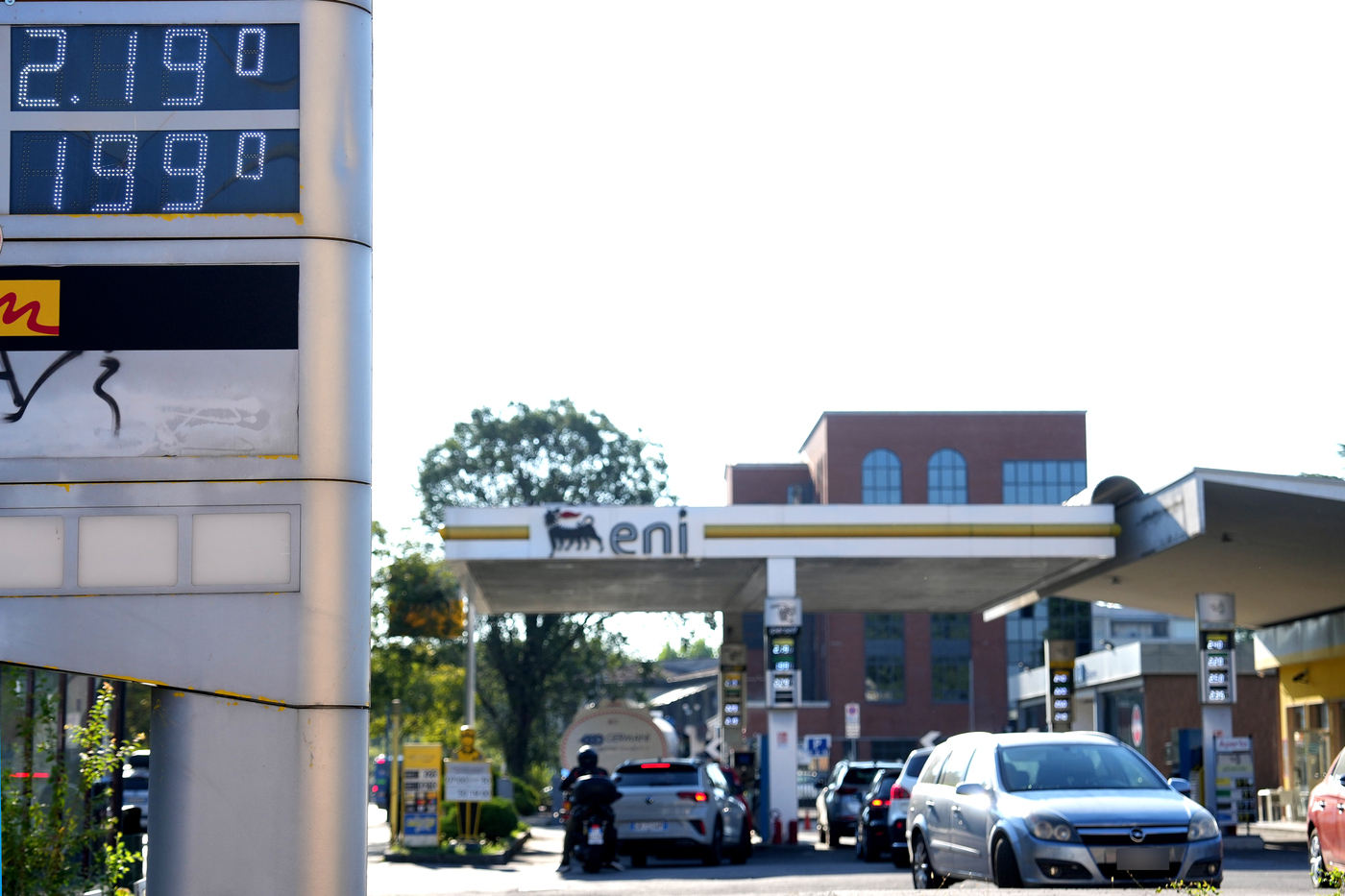 Carburanti, il settore dei trasporti si mobilita: camionisti e tassisti verso lo sciopero Carburanti, il settore dei trasporti si mobilita: camionisti e tassisti verso lo sciopero