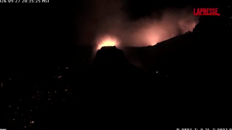 Hawaii, la lava fuoriesce dal cratere del Kilauea: le immagini spettacolari