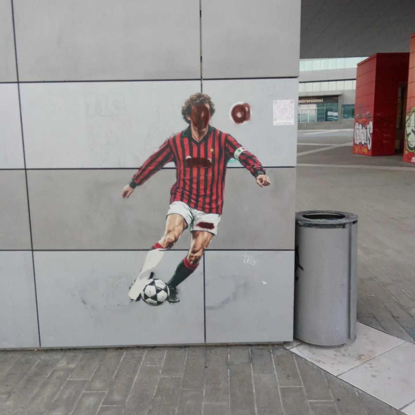 Franco Baresi, vandalizzato il murale a Casa Milan: sfregio alla memoria della leggenda Franco Baresi, vandalizzato il murale a Casa Milan: sfregio alla memoria della leggenda