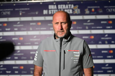 Max Sirena durante l’evento ‘Una Serata di Stelle per Pupi’ (Fondazione P.U.P.I. Ente Filantropico del Terzo Settore di Javier Zanetti e Paula de la Fuente) in Piazza del Plebiscito a Napoli, Italia - 26 settembre 2026 (Photo by Alessandro Garofalo/LaPresse)