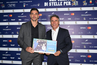 Giovanni Simeone, Gianfranco Zola durante l’evento ‘Una Serata di Stelle per Pupi’ (Fondazione P.U.P.I. Ente Filantropico del Terzo Settore di Javier Zanetti e Paula de la Fuente) in Piazza del Plebiscito a Napoli, Italia - 26 settembre 2026 (Photo by Alessandro Garofalo/LaPresse)