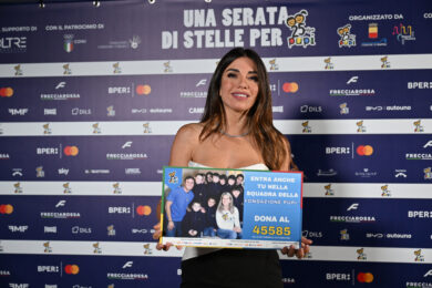 Flora Canto durante l’evento ‘Una Serata di Stelle per Pupi’ (Fondazione P.U.P.I. Ente Filantropico del Terzo Settore di Javier Zanetti e Paula de la Fuente) in Piazza del Plebiscito a Napoli, Italia - 26 settembre 2026 (Photo by Alessandro Garofalo/LaPresse)