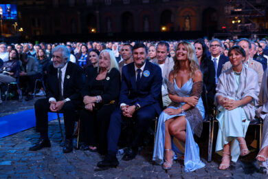 Javier Zanetti e Paula de la Fuente durante l’evento ‘Una Serata di Stelle per Pupi’ (Fondazione P.U.P.I. Ente Filantropico del Terzo Settore di Javier Zanetti e Paula de la Fuente) in Piazza del Plebiscito a Napoli, Italia - 26 settembre 2026 (Photo by Alessandro Garofalo/LaPresse)