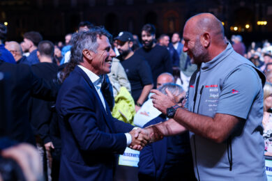 Gianfranco Zola e Max Sirena durante l’evento ‘Una Serata di Stelle per Pupi’ (Fondazione P.U.P.I. Ente Filantropico del Terzo Settore di Javier Zanetti e Paula de la Fuente) in Piazza del Plebiscito a Napoli, Italia - 26 settembre 2026 (Photo by Alessandro Garofalo/LaPresse)