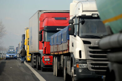 Carburanti, stop dei tir in Sicilia dal 16 ottobre: autotrasportatori fermi per quattro giorni nei porti