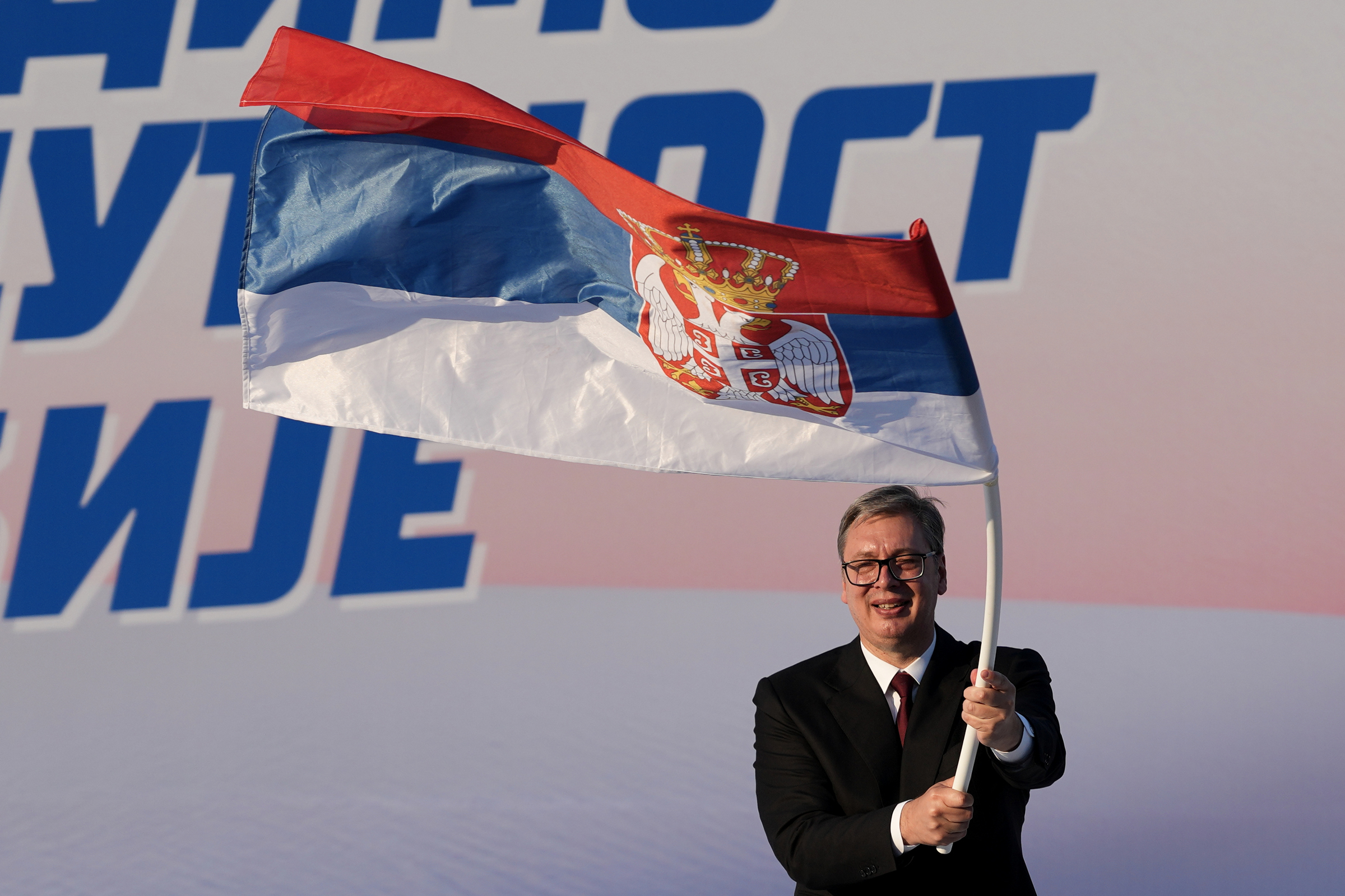 Serbia, Vucic si dimette da presidente: si candida premier alle elezioni del 25 ottobre