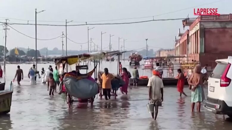 India: alluvioni nell'Uttar Pradesh, almeno 62 i morti