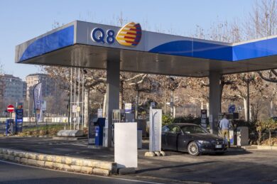 Carburanti, anche Q8 fissa il tetto. Meloni ringrazia il Kuwait