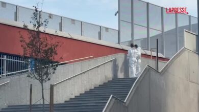 Milano, tenta di scavalcare ringhiera e precipita: muore 21enne