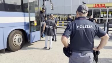 Migranti, rimpatriati 29 cittadini nordafricani con un volo charter da Malpensa