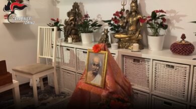 Setta spirituale in Val di Susa, abusi sulle adepte e su minori: fermato il maestro yoga Bruno Malatesta
