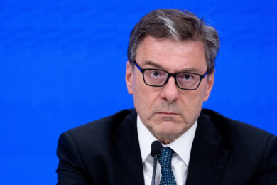 Manovra, via libera del Cdm a Dpfp e scostamento per energia e difesa