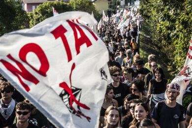 No Tav: in migliaia in marcia da Sant’Ambrogio di Torino ad Avigliana. La manifestazione in 10 foto