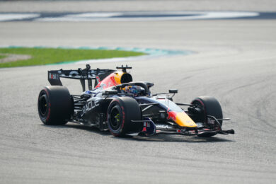 F1, Gp Bahrain 2026: Verstappen in pole position davanti a Hamilton