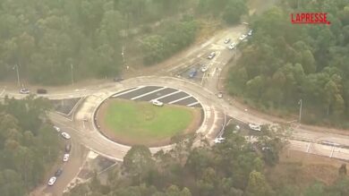 Australia, auto contro una folla di tifosi di rugby a nord di Sydney: le immagini dei soccorsi