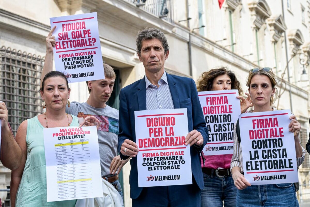 Legge elettorale, il governo pone la fiducia alla Camera. Opposizioni: “Schiaffo al Parlamento” Legge elettorale, il governo pone la fiducia alla Camera. Opposizioni: “Schiaffo al Parlamento”