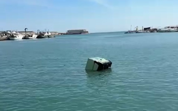Termoli, furgone finisce in mare: morto il conducente