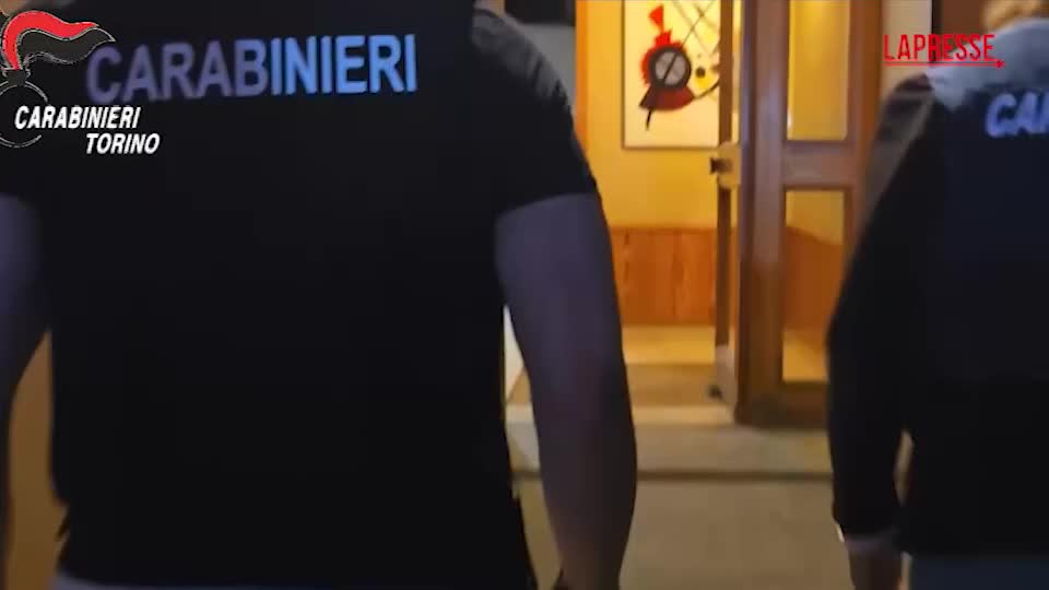 torino 55enne trovato morto in casa con ferite alla testa in manette l ex moglie e il nuovo compagno da Lapresse.it torino 55enne trovato morto in casa con ferite alla testa in manette l ex moglie e il nuovo compagno