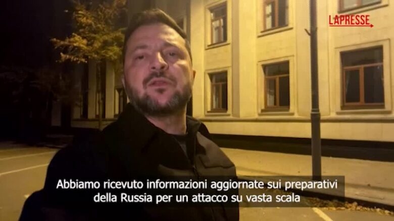 Ucraina, Zelensky lancia l'allarme: "La Russia prepara un attacco su vasta scala"