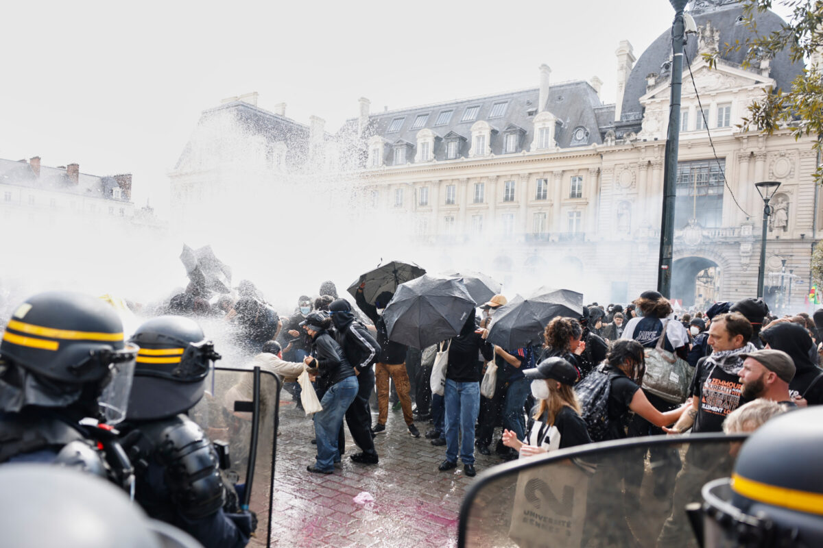 Galleria foto 'Studenti in piazza in Francia, scontri con le forze dell’ordine in diverse città' - foto 5