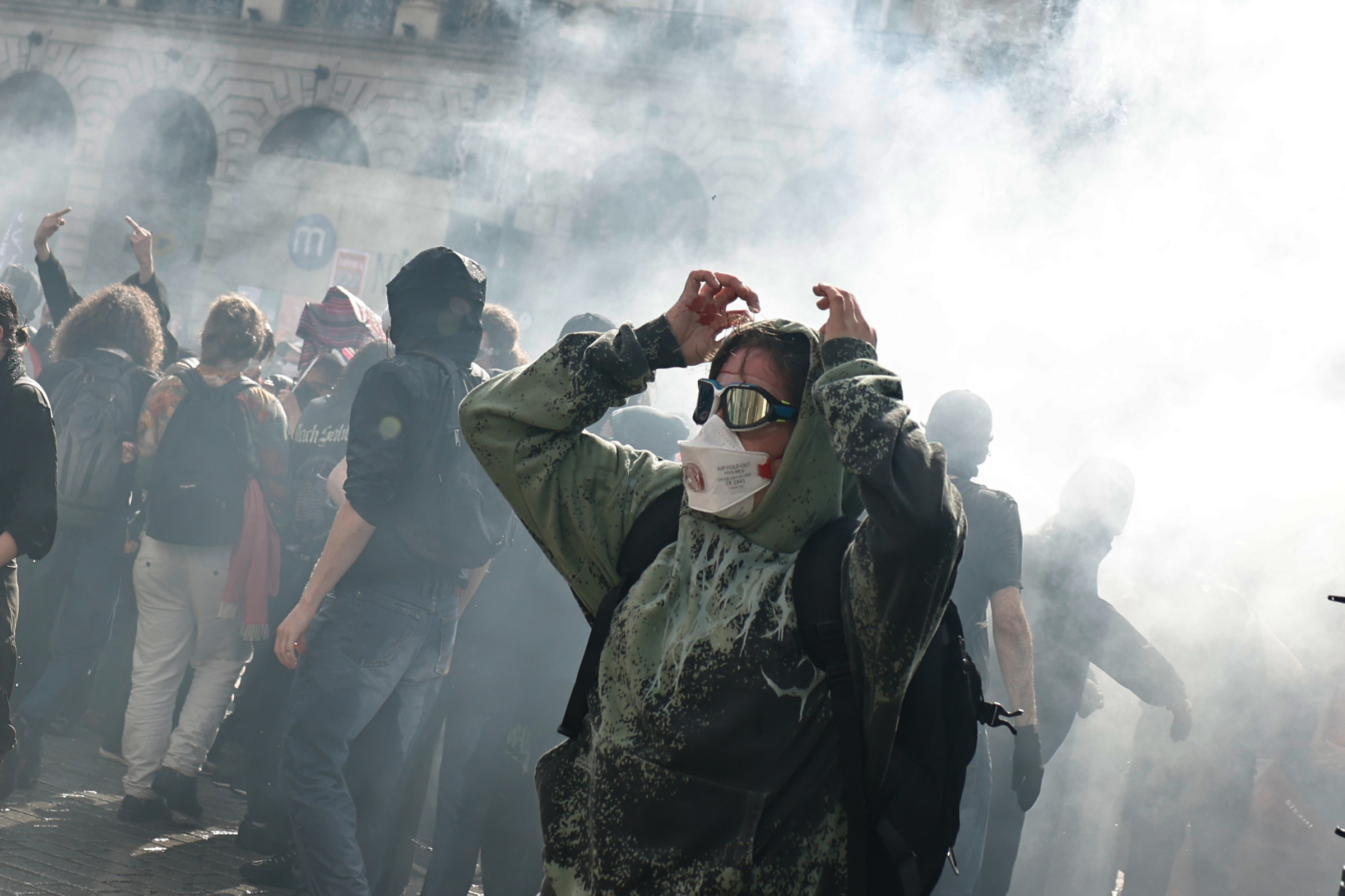 Studenti in piazza in Francia, scontri con le forze dell’ordine in diverse città