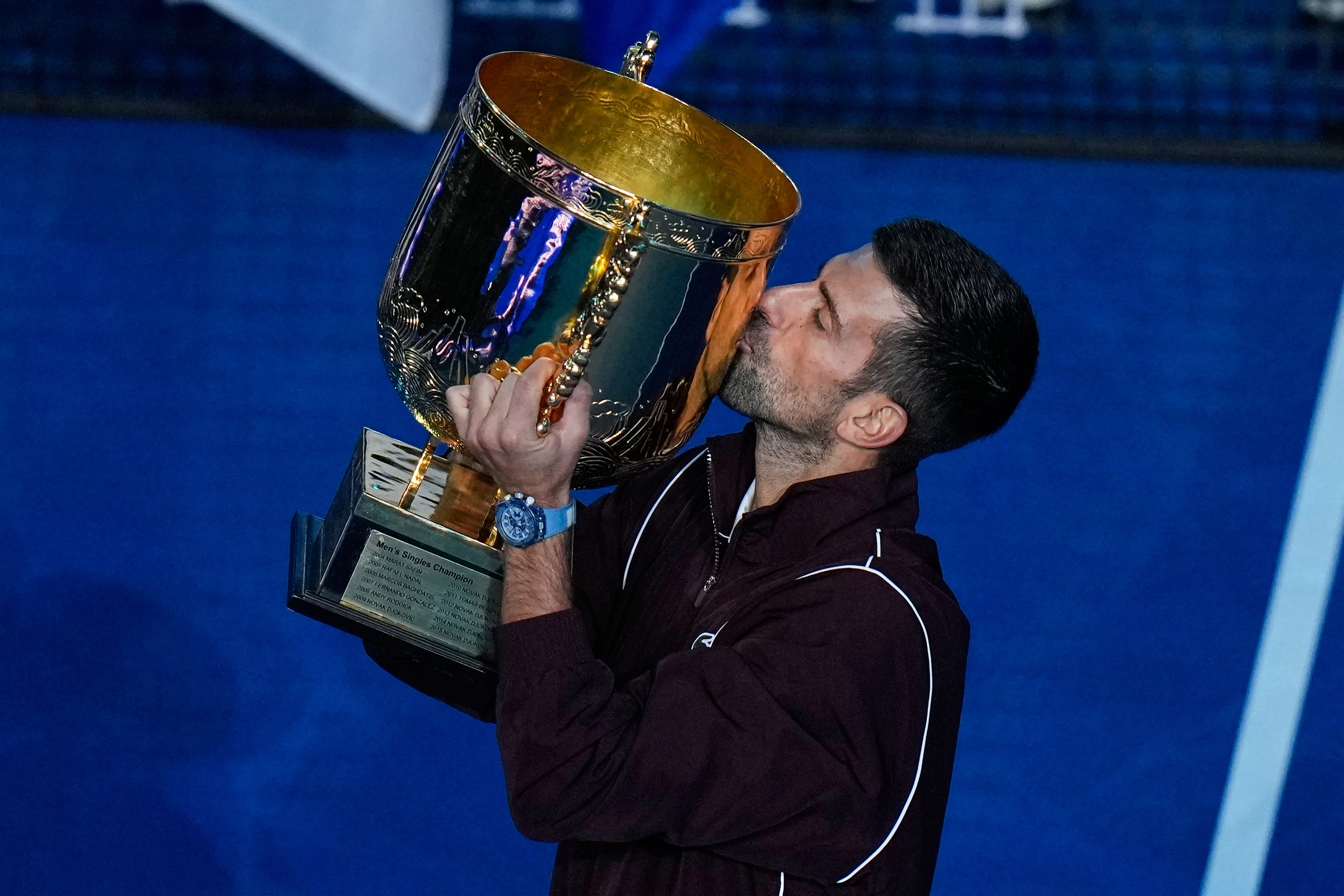 Novak Djokovic trionfa al’Atp Pechino 2026: in finale il ritiro di De Minaur – L