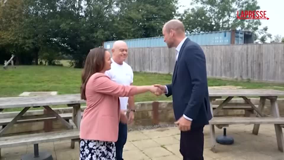 il principe william insieme all attore ross kemp160per il lancio del progetto ready together da Lapresse.it il principe william insieme all attore ross kemp160per il lancio del progetto ready together