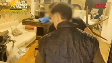 Napoli, scoperta stamperia clandestina con 12mila banconote false: 3 arresti