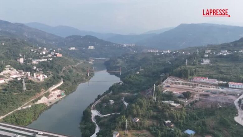 Cina, la nascita del maxi ponte ferroviario: gettati 1.835 metri cubi di cemento