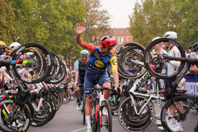I corridori salutano Jacopo Mosca in occasione dell'ultima gara della sua carriera durante la 110ª edizione del Gran Piemonte 2026, una corsa in linea di 185 km da Asti a Bra, l'8 ottobre 2026 in Italia.(Photo by Marco Alpozzi/LaPresse)