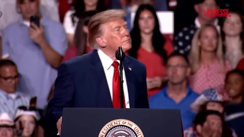 Usa, San Antonio: contestatori interrompono ripetutamente il discorso di Trump